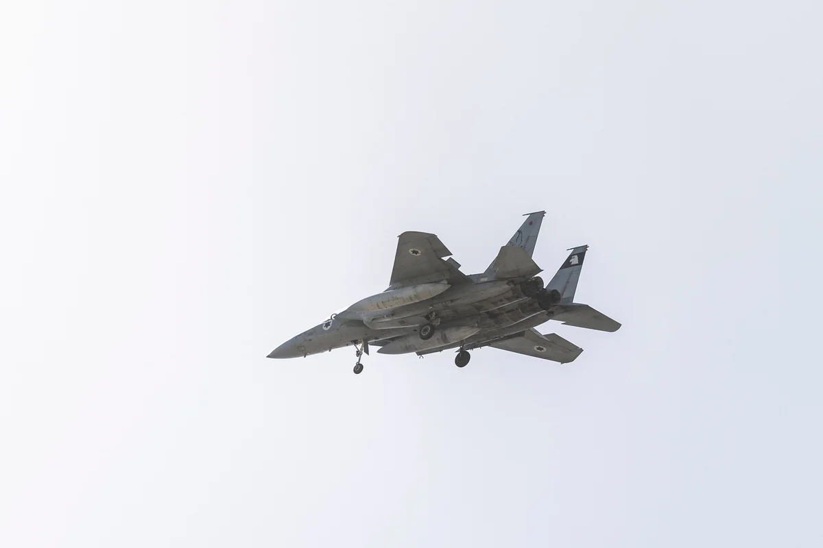 美2戰機遭擊落搜救機遇襲 伊朗攻擊鄰國擴大戰事